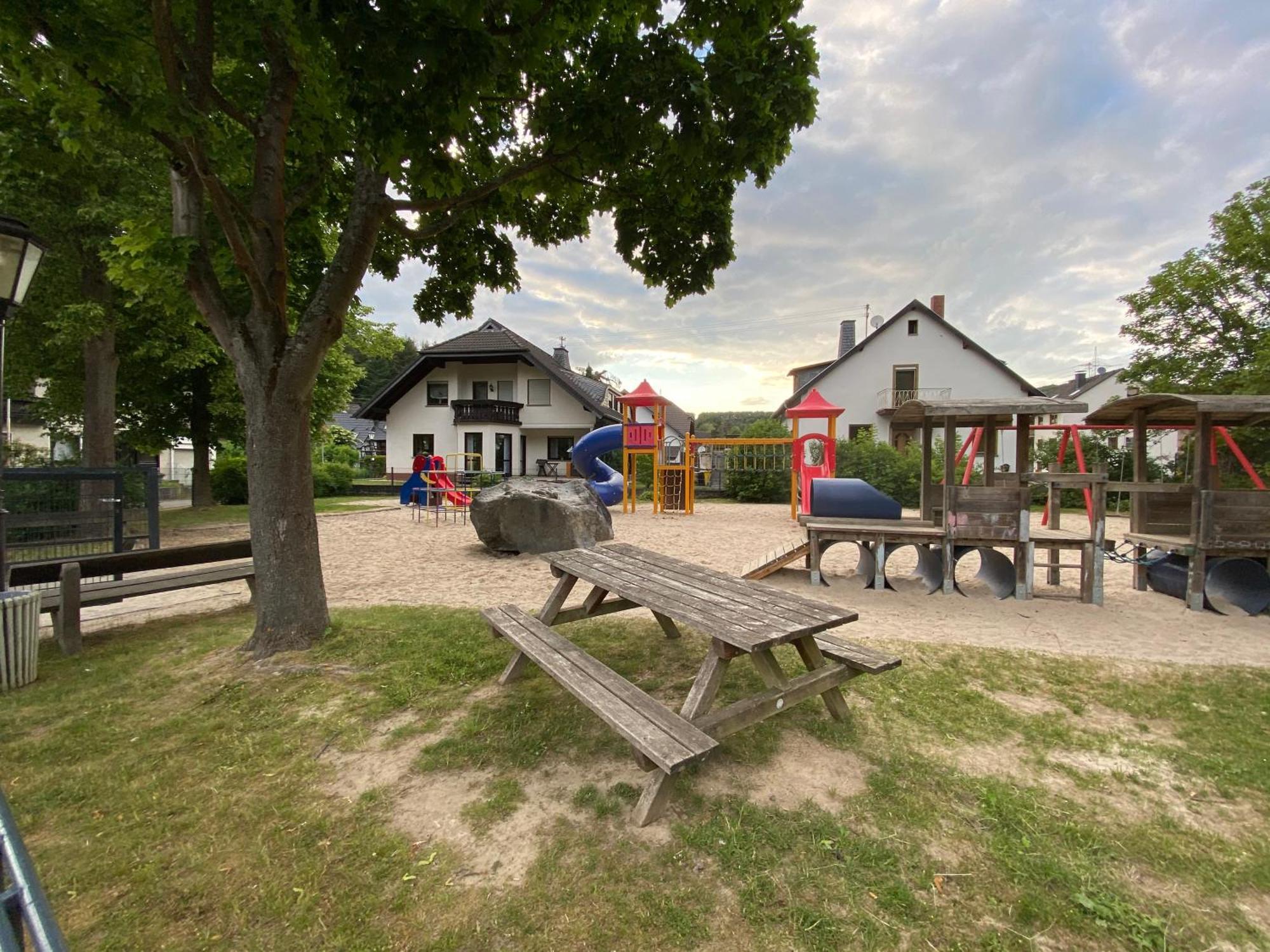 Balkon Zimmer - Apartment Gonnersdorf  ภายนอก รูปภาพ