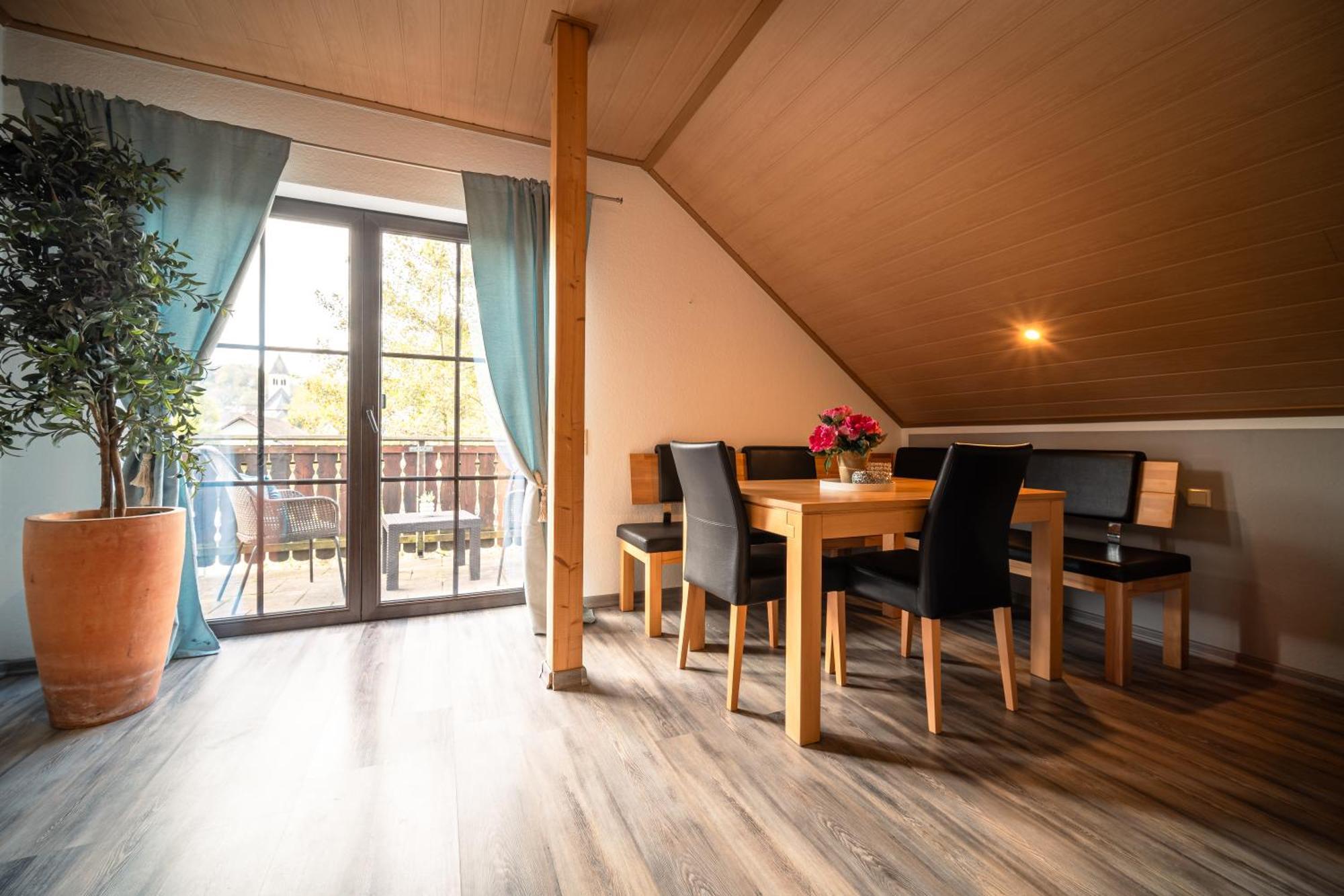 Balkon Zimmer - Apartment Gonnersdorf  ภายนอก รูปภาพ